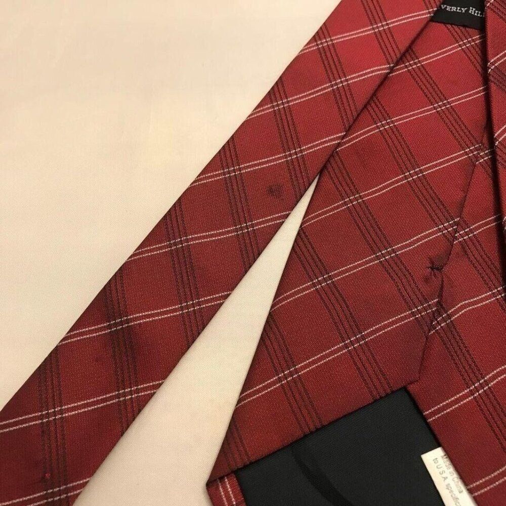#1187 VTG BEVERLY HILLS POLO CLUB SILK PRINT NECKTIE 56 IN X3.5 IN